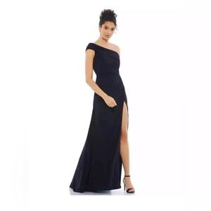 Mac Duggal
Ieena Jersey Asymmetric Gown
